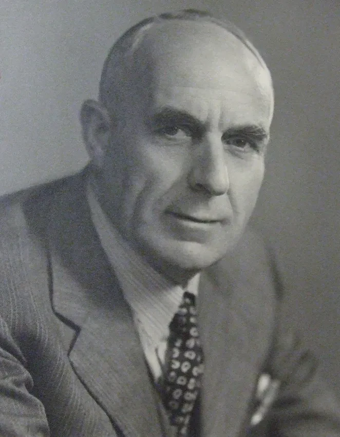 Photograph of Harold Spencer-Jones wearing a suit.