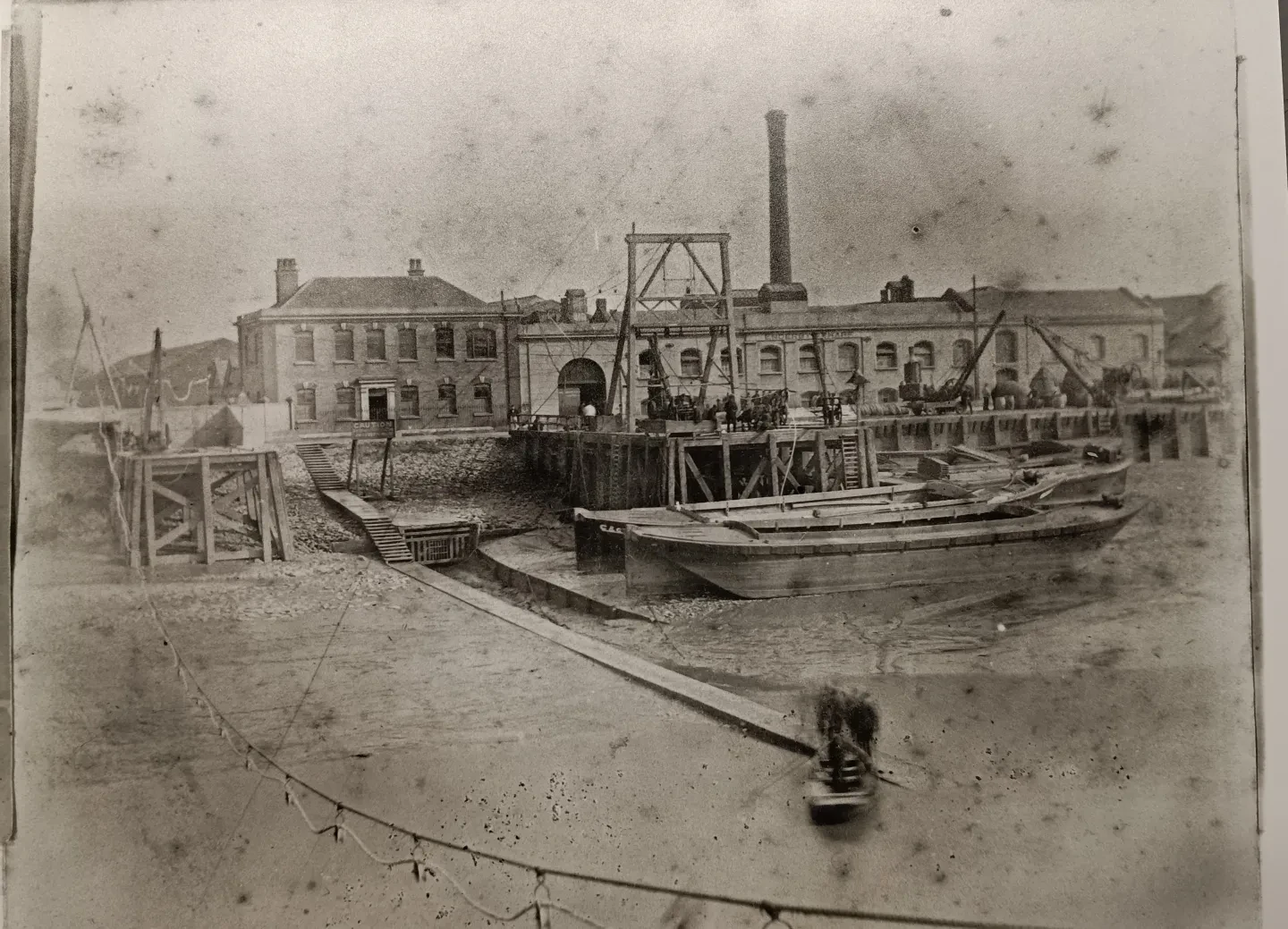 Old photograph of Enderby’s Wharf, Greenwich at low tide
